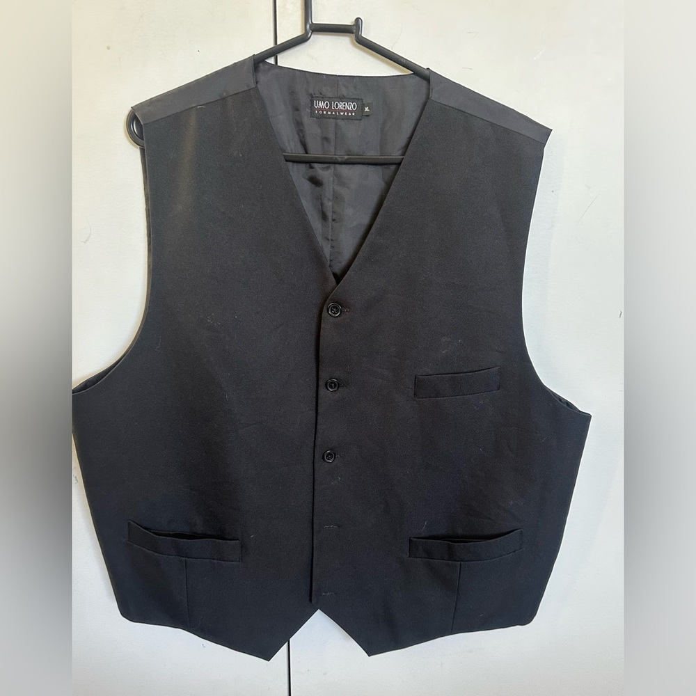 Men’s black vest size XL